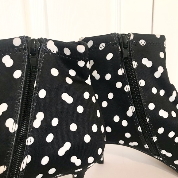 Gently Worn Betsey Johnson Fabric Booties with Kitten Heel Polka Dot Size 6.5 - Picture 3 of 10